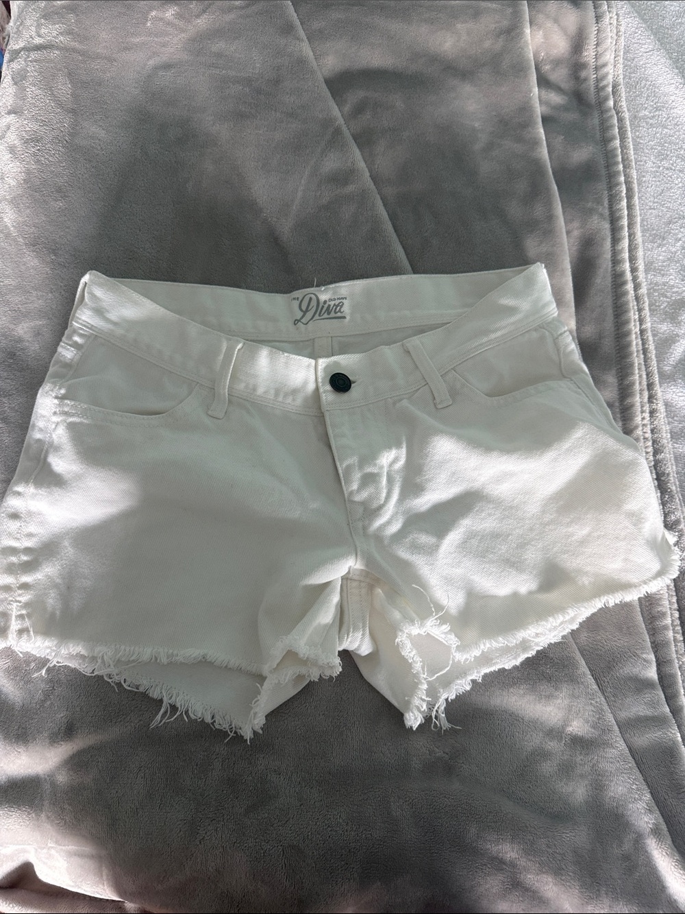 Diva White Low-Rise Frayed Hem Jean Shorts